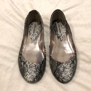 Snakeskin round toe flats